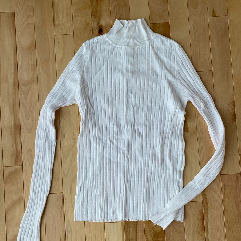 Elegant White Ribbed Turtleneck Top